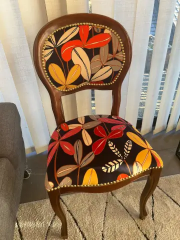 Chaise rénové en bois tissu fleurs