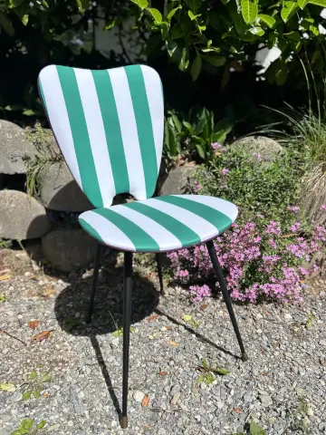 Chaise en rayures vertes et blanches