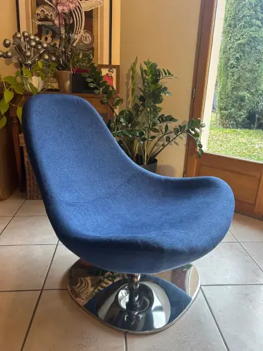 Fauteuil bleu pivotant