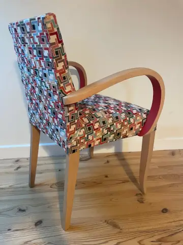 Fauteuil en tissu forme géométrique