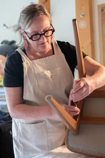 Marie de Bonjour Lisette dans son atelier